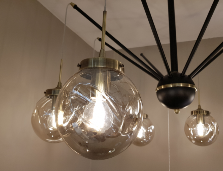  Чёрная люстра лофт с подвесными плафонами Integrator Chandelier IT-661