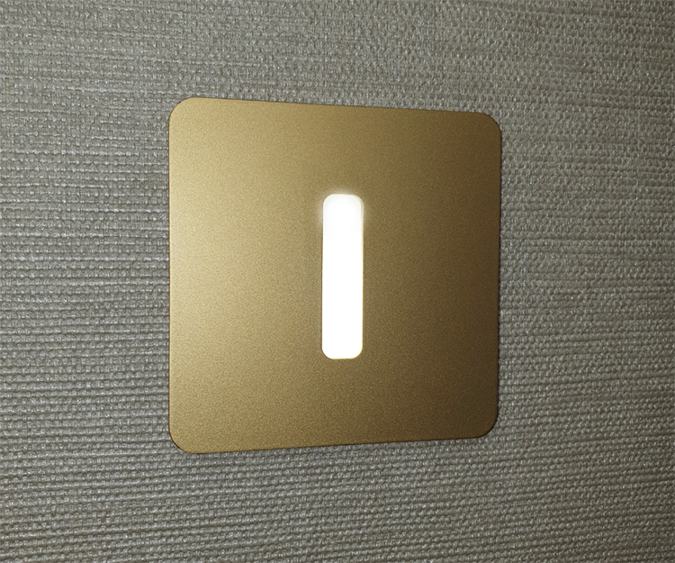  Золотой светильник светодиодный для лестницы Integrator IT-724