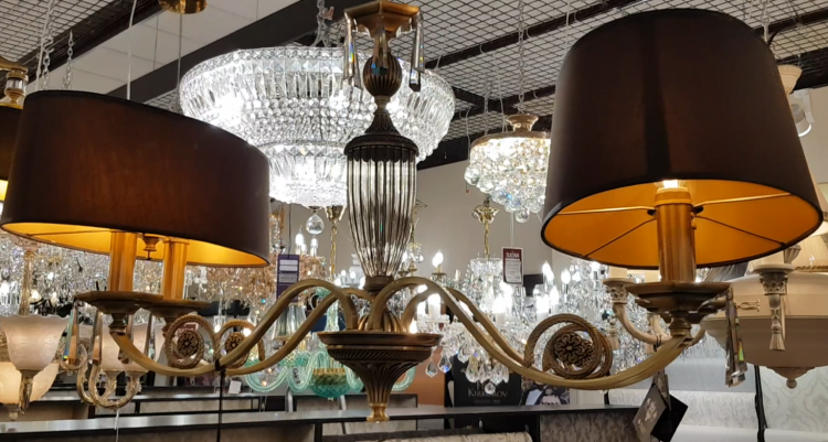 Классическая люстра