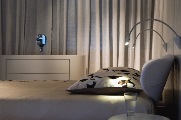  Прикроватный светильник гибкий белый Integrator Bedside IT-630 для чтения